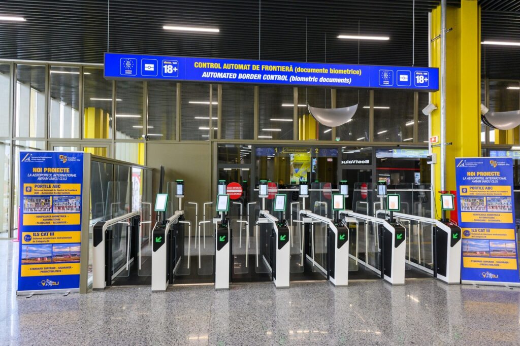 Porți automate de control la frontieră în Terminalul Plecări al Aeroportului Cluj